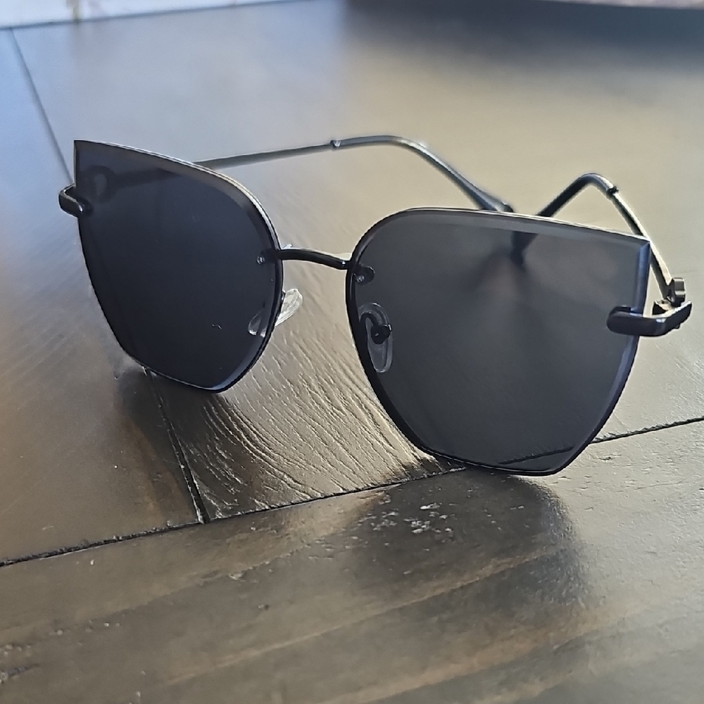 Stylish Black Sunglasses